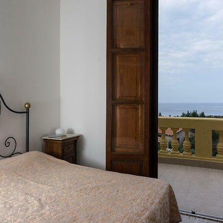 Villa Santa Lucia เชฟาลู ภายนอก รูปภาพ